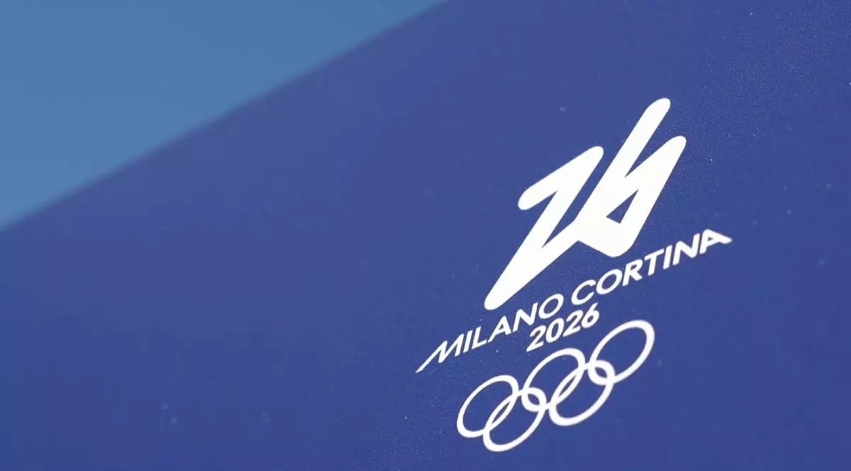 Sigla pentru Jocurile Olimpice de Iarna 2026 ce vor avea loc la Milano, logo-ul este scris cu alb pe fundal albastru