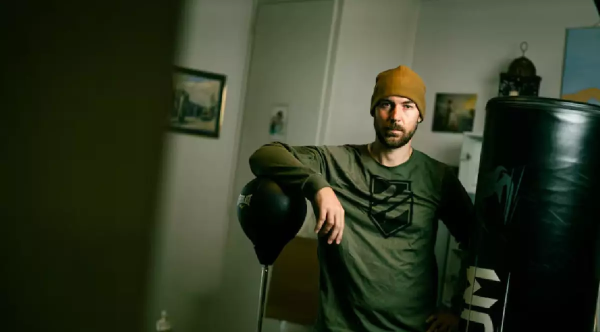 Mercenarul s-a predat poliției după ce a luptat în Ucraina, pe 3.000 $ misiunea, dar vrea să fugă înapoi pe front: „Sunt pregătit să mor pentru Ucraina. Crime de război? Ceva în zona gri”