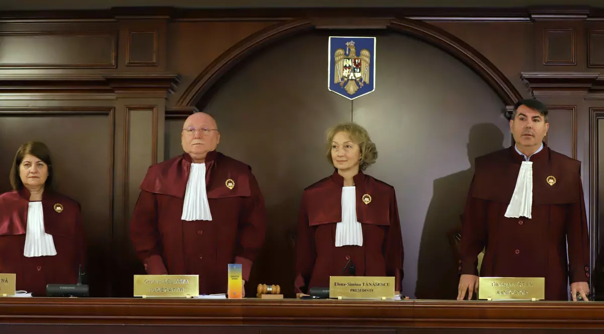 Imagine cu judecătorii CCR în noua componență, după ce Simina Tănăsescu a devenit președinta Curții. Foto: Dumitru Angelescu / Libertatea