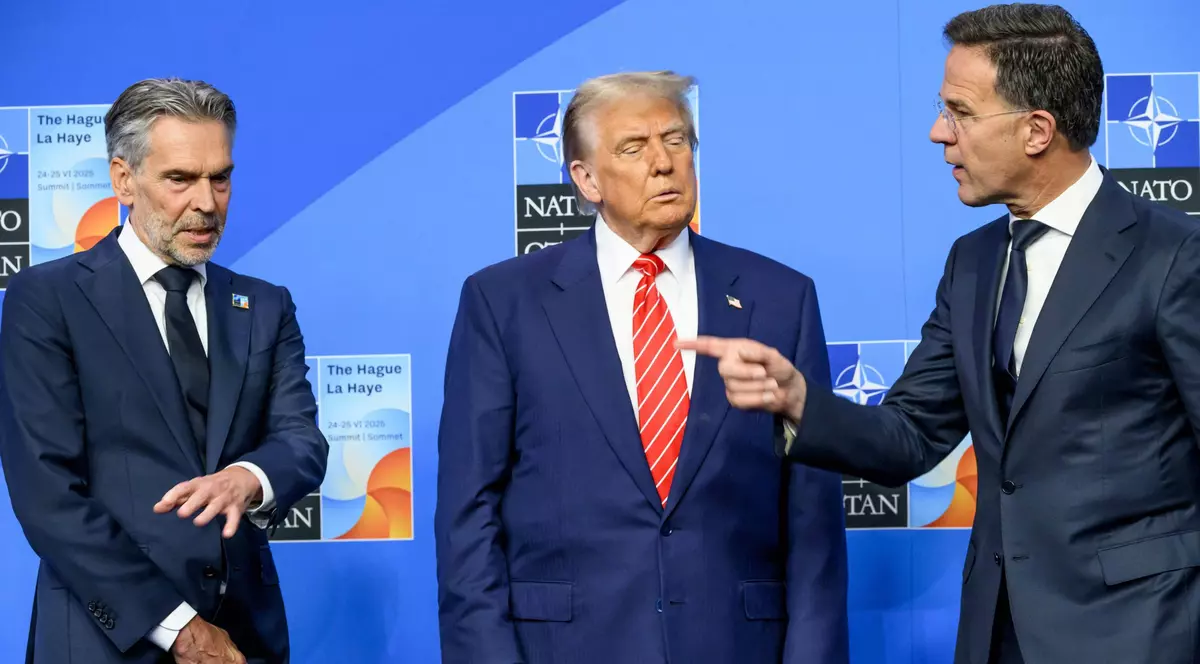 Președintele SUA, Donald Trump, și secretarul general al NATO, Mark Rutte, participă la reuniunea Consiliului Nord-Atlantic (NAC) la summitul NATO de la Haga