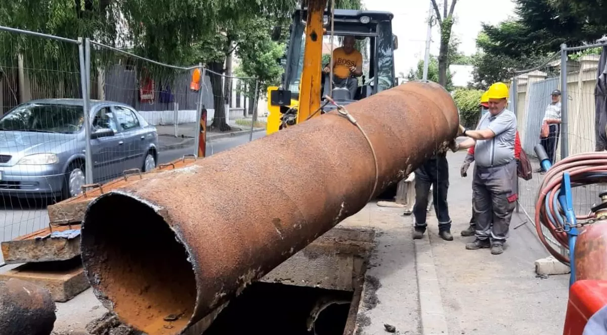 Conductele de apă caldă din București au peste 50 de ani vechime