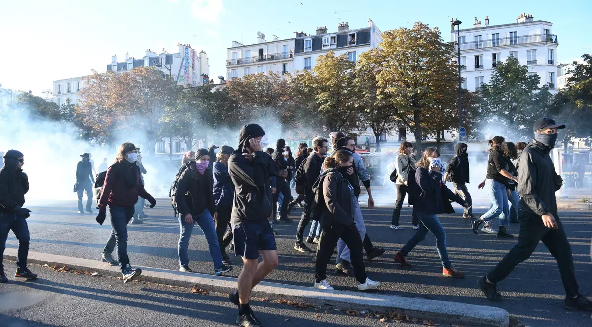 Imagine cu mai mulți protestatari ieșiți în stradă, în Franța - 10 septembrie 2025