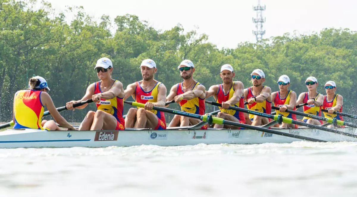 Echipajul de 8+1 mixt al României, în barcă, la Mondialele de canotaj de la Shanghai, 28 septembrie 2025
