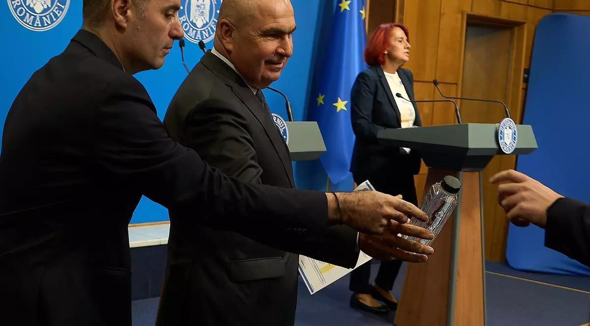 Ce se &icirc;nt&acirc;mpl&#259; cu TVA-ul din HoReCa? Guvernul sus&#539;ine c&#259; nivelul r&#259;m&acirc;ne la fel, economi&#537;tii spun c&#259; statul trebuie s&#259; fac&#259; rost de bani de undeva