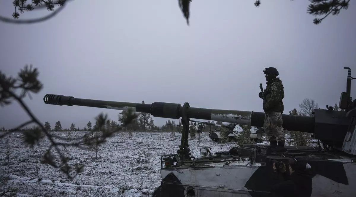 Soldat finlandez din Brigada Karelia în timpul unui exercițiu militar Foto: Profimedia