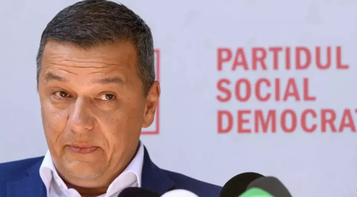 Sorin Grindeanu în fața unui panou pe care scrie Partidul Social Democrat