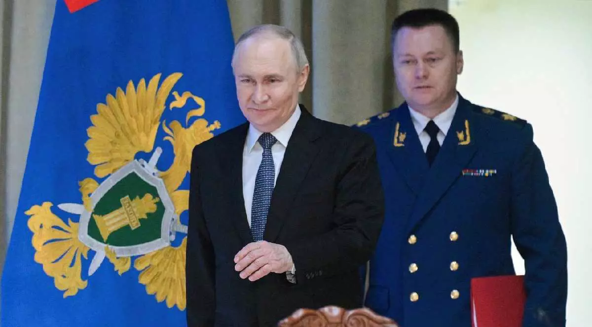 Președintele Vladimir Putin și Igor Krasnov, procurorul general al Rusiei