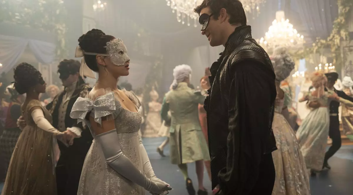 Bridgerton. (L to R) Yerin Ha as Sophie Baek, Luke Thompson as Benedict Bridgerton in episode 401 of Bridgerton. Cr. Liam Daniel/Netflix © 2025