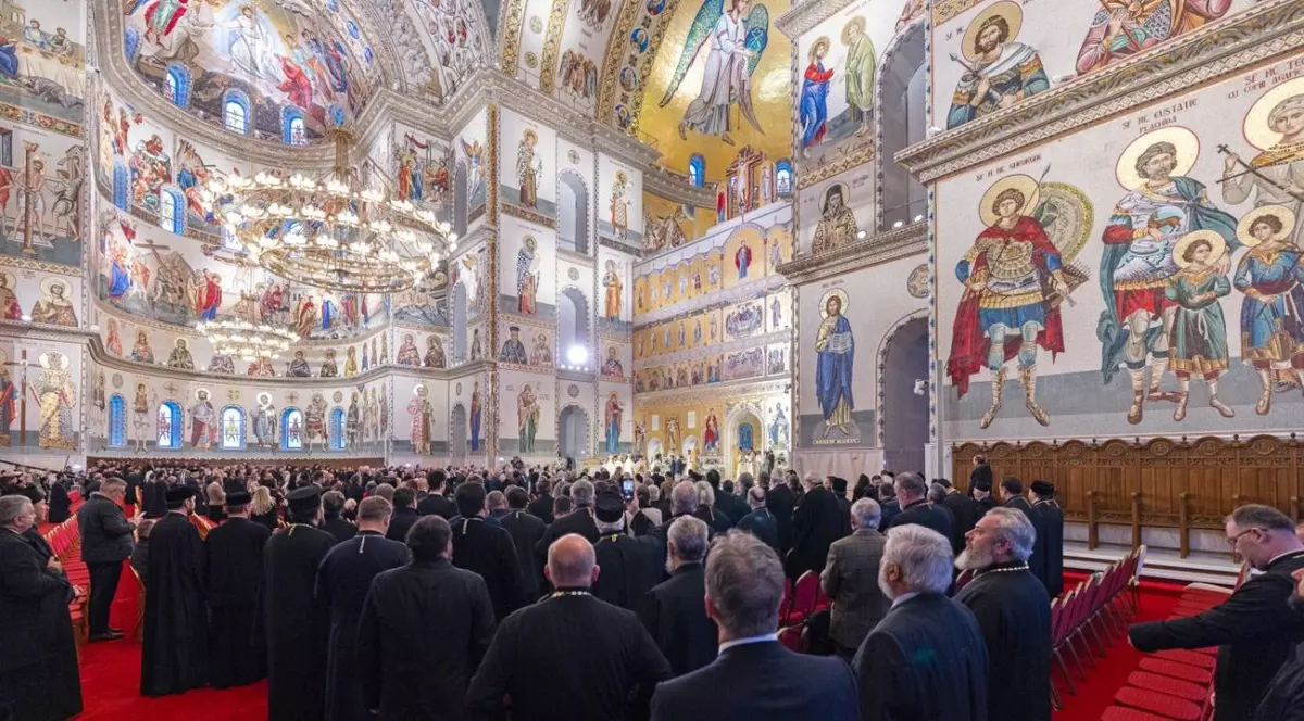 Catedrala Mantuirii neamului in interior 