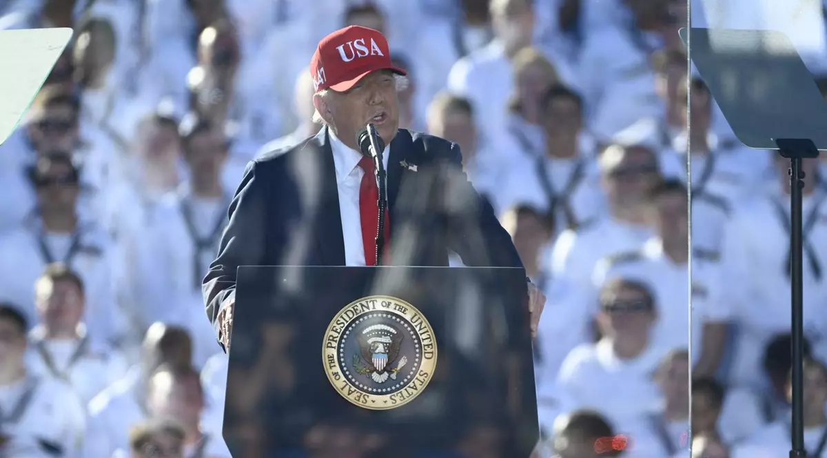 Donald Trump ține un discurs la baza navală Norfolk cu ocazia împlinirii a 250 de ani de la înființarea marinei americane Foto: Profimedia