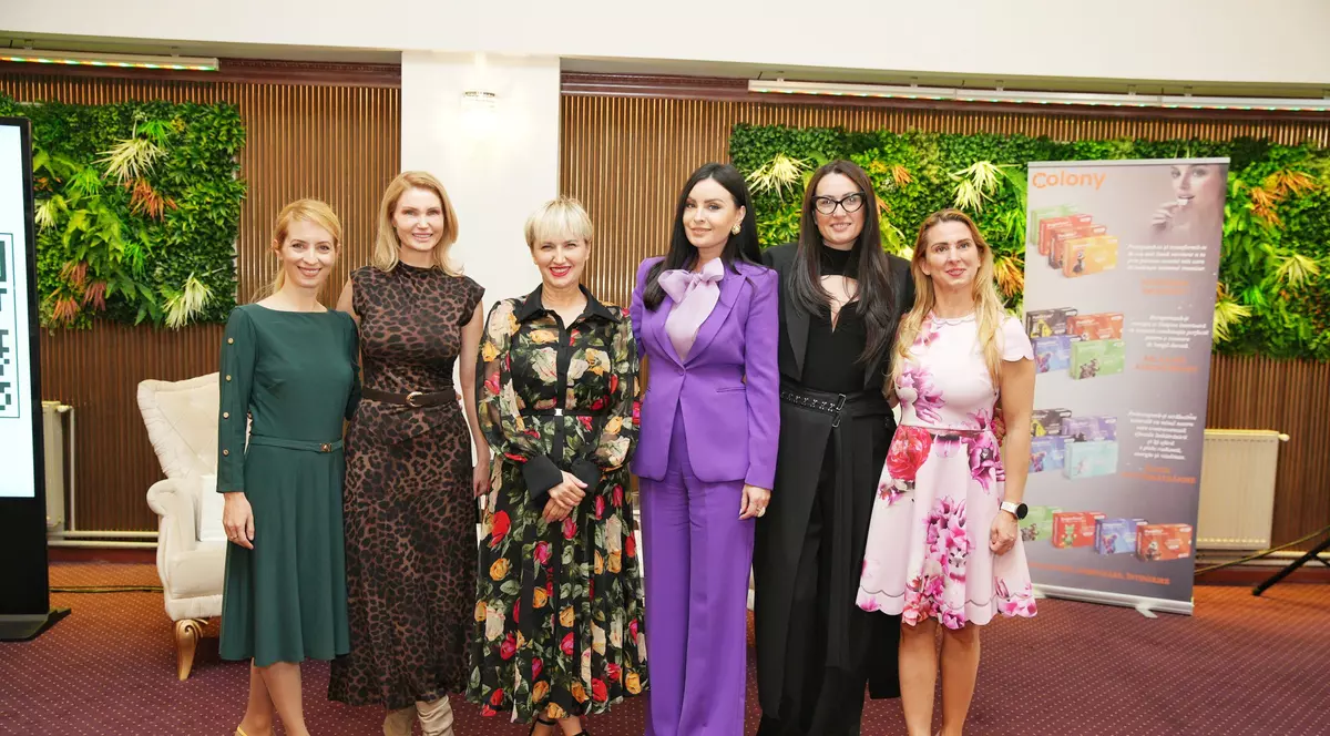 Un grup de femei participante la evenimentul Eveniment, Frumusețe fără filtru, campania care le învață pe românce să-și respecte înfățișarea