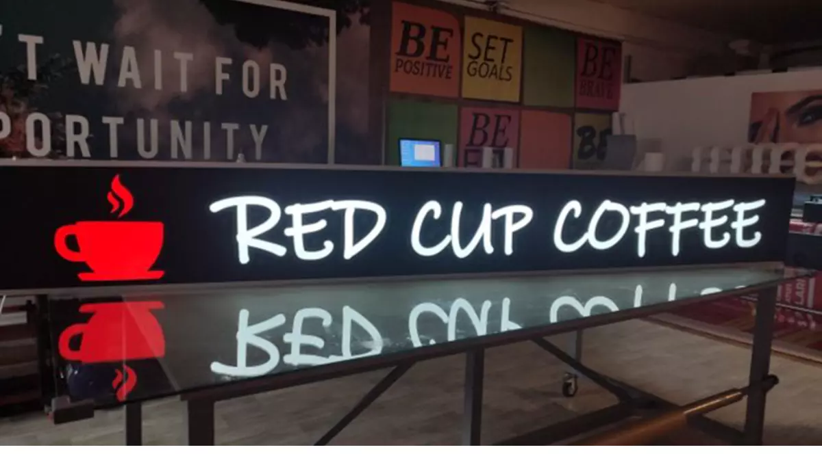 Logo plexiglas luminos red cup coffe