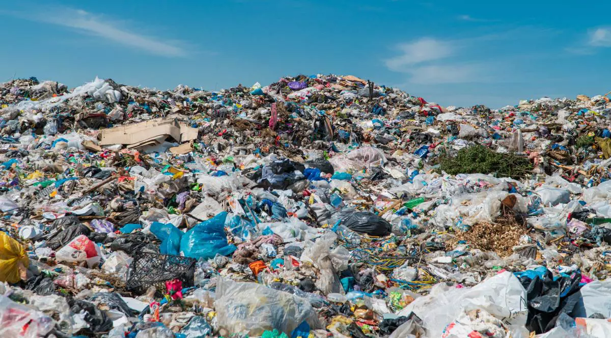 Munte de gunoaie, groapa de gunoi