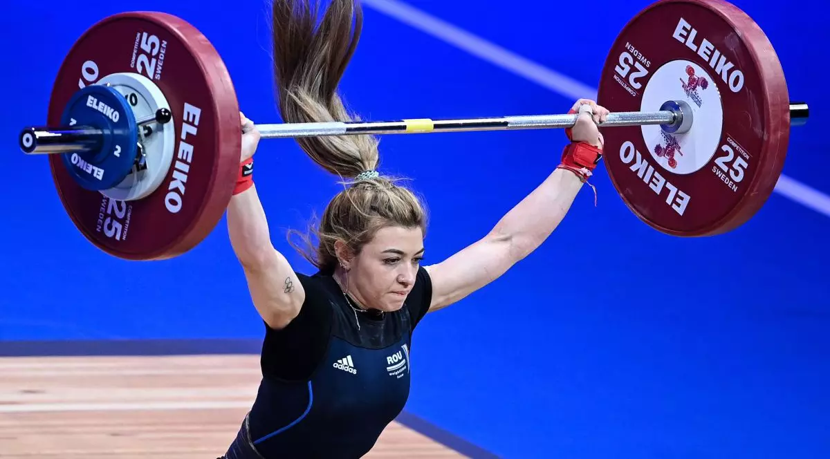 Mihaela Cambei concurează în cadrul competiției feminine de 49 kg la Campionatele Europene de Haltere de la Moscova, Rusia, aprilie 2021