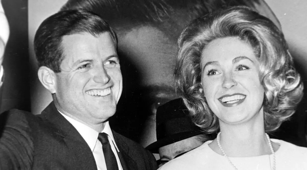 Joan B. Kennedy și soțul ei Edward în 1962, la Boston Foto: Profimedia