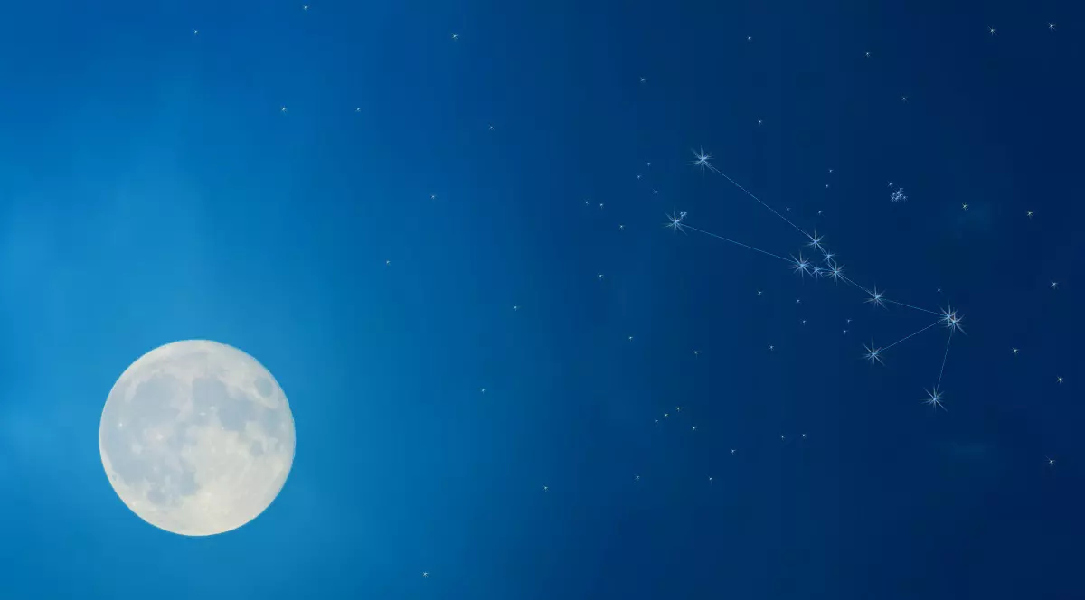 Luna plină din 5 noiembrie - Lună plină pe cerul nopții și constelația Taurul în partea dreapta