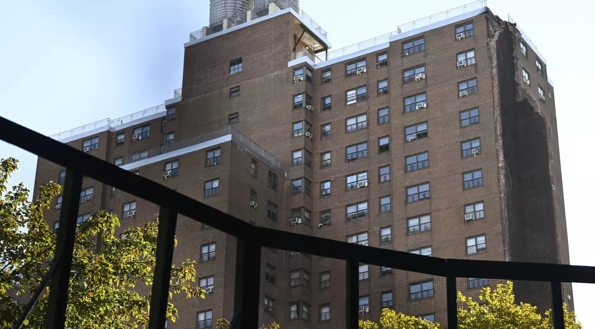 O parte dintr-un bloc-turn din New York s-a prăbușit, în urma unei explozii, 1 octombrie 2025