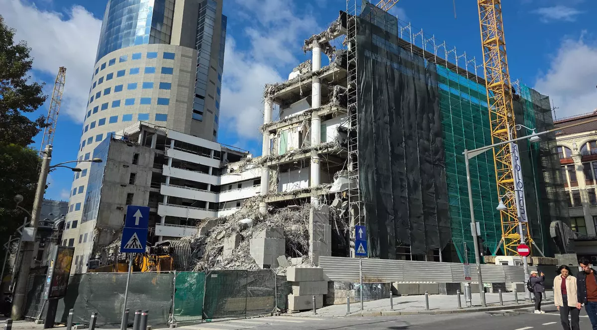 Imagine de sâmbătă, 11 octombrie, cu Bucharest Financial Plaza, la o lună după începerea lucrărilor de demolare