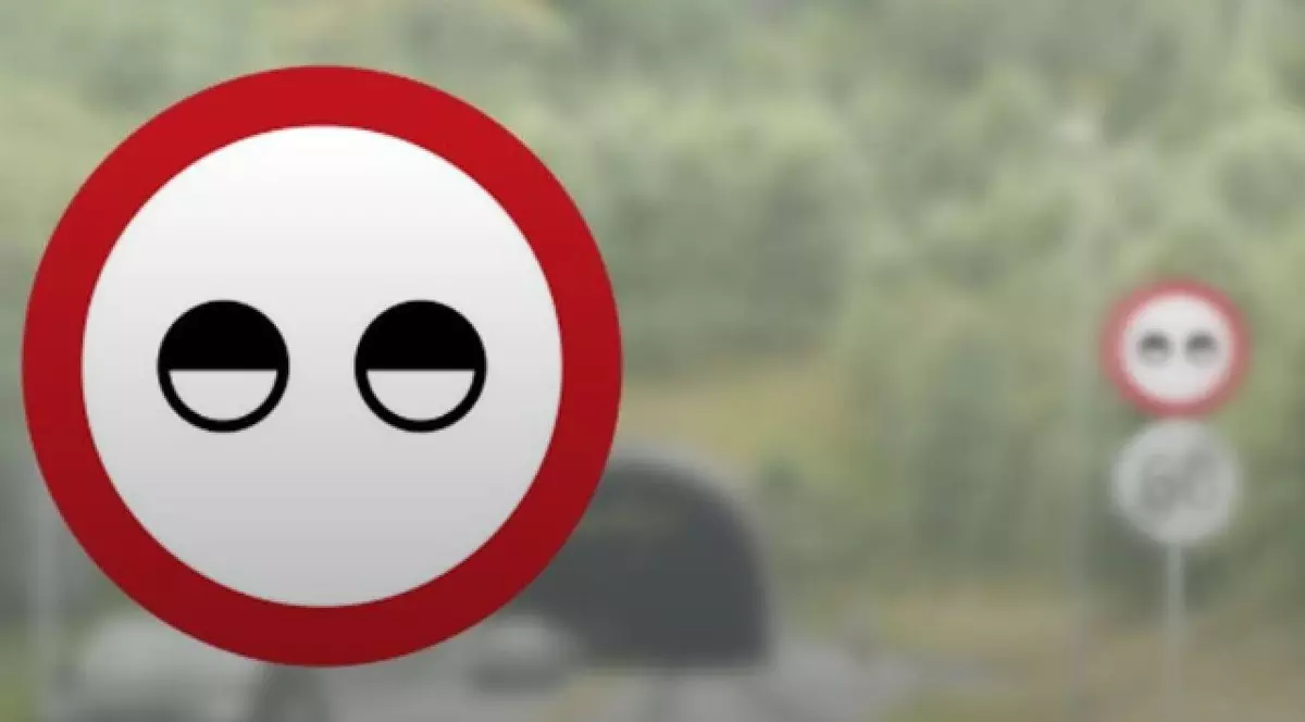 Semn rutier cu ochi care clipesc