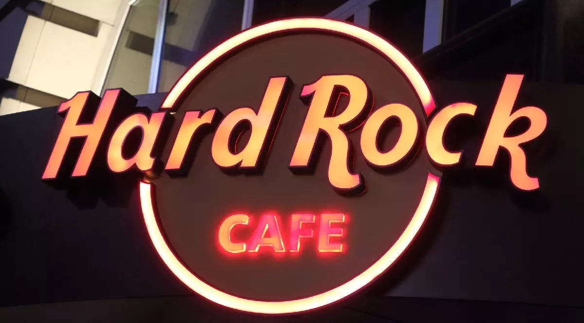 Sigla Hard Rock cafe la petrecerea de lansare Hard Rock Cafe Piccadilly Circus - 2019