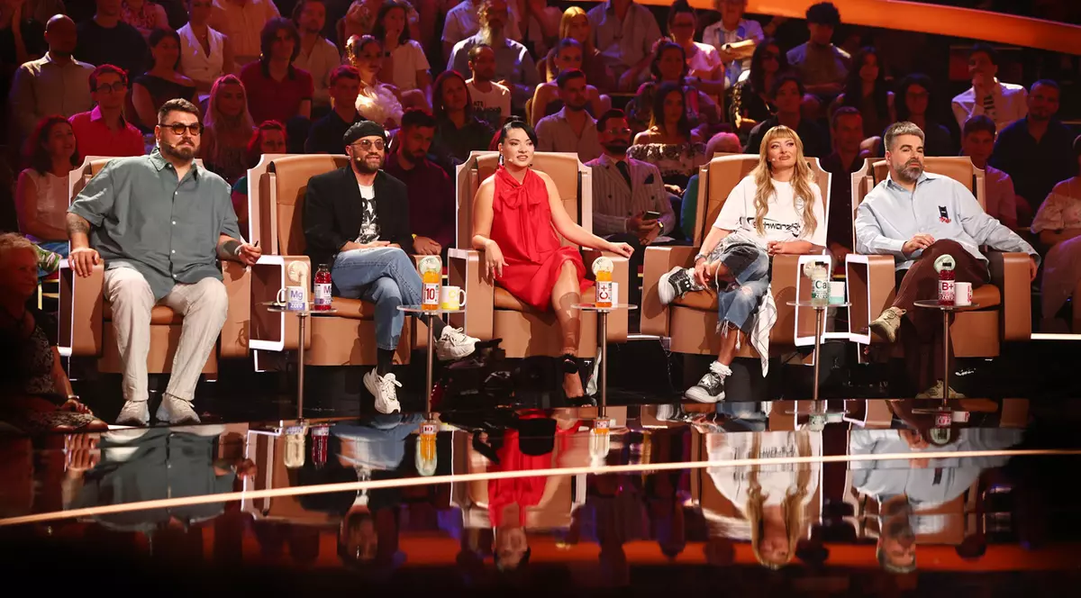 Micutzu, Anca Dinicu și Maurice Munteanu, cu mâinile la ochi în timpul unui număr de la „The Ticket”. Ce se întâmplă pe scenă