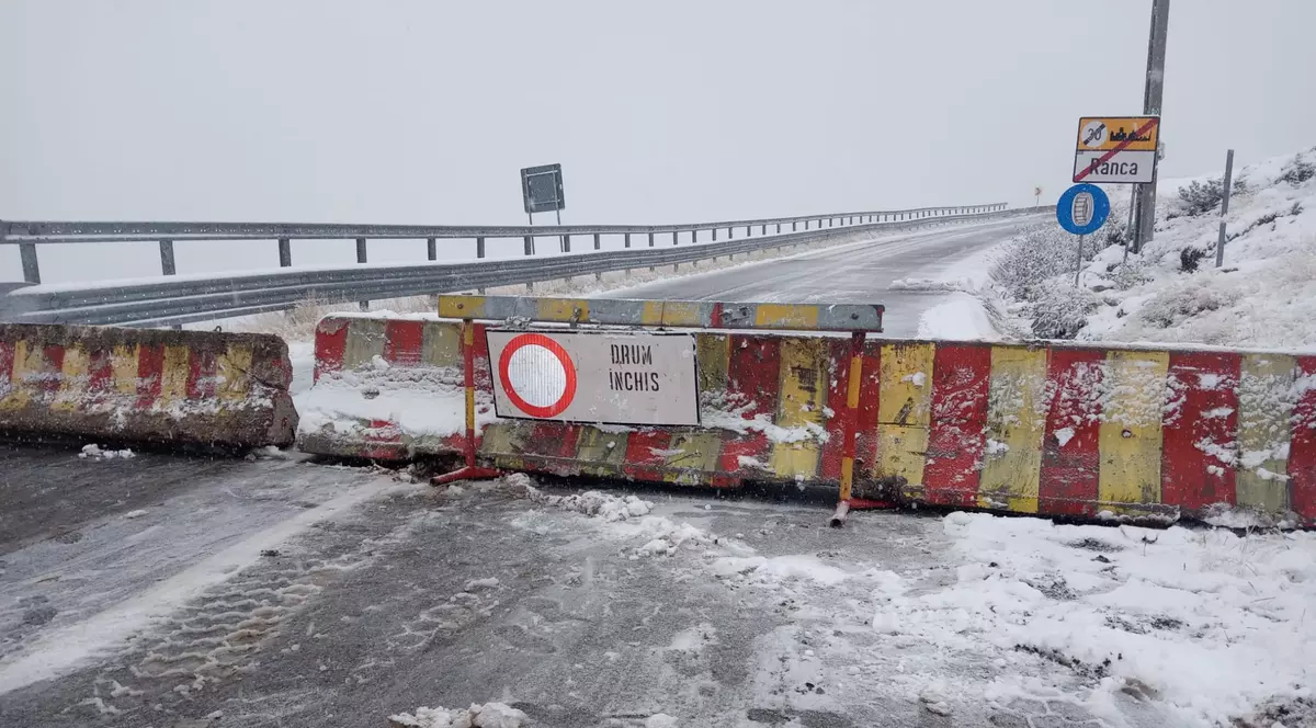 Transalpina s-a închis din cauza ninsorii. Foto: Facebook /Meteoplus.