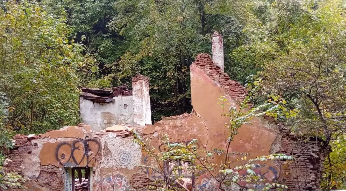 rămășițele fostului han de la Pietrele lui Solomon, Brașov