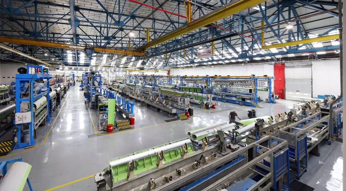 160 de rom&acirc;ni angaja&#539;i s&#259; produc&#259; piese pentru cel mai v&acirc;ndut avion din lume, Airbus A320, &icirc;ntr-o fabric&#259; din Cluj