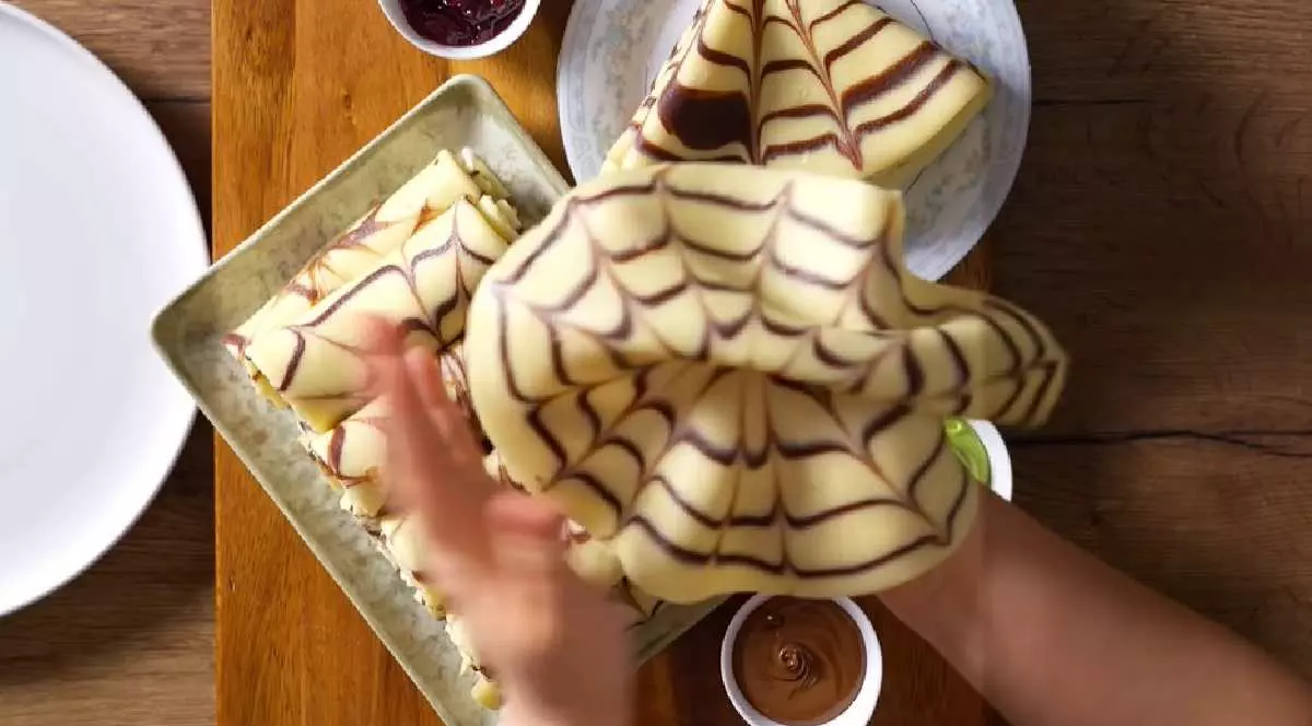 Clătite sub formă de pânză de păianjen