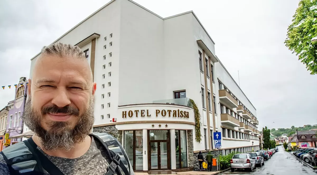 Hotelul unei primării din Transilvania, scos la licitație de un afacerist  îmbogățit din Bitcoin. Clădirea este