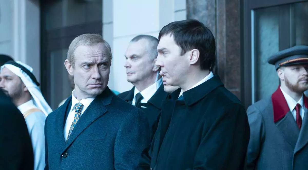 Vladimir Putin împreună cu strategul politic Vadim Baranov, în filmul „Vrăjitorul de la Kremlin”