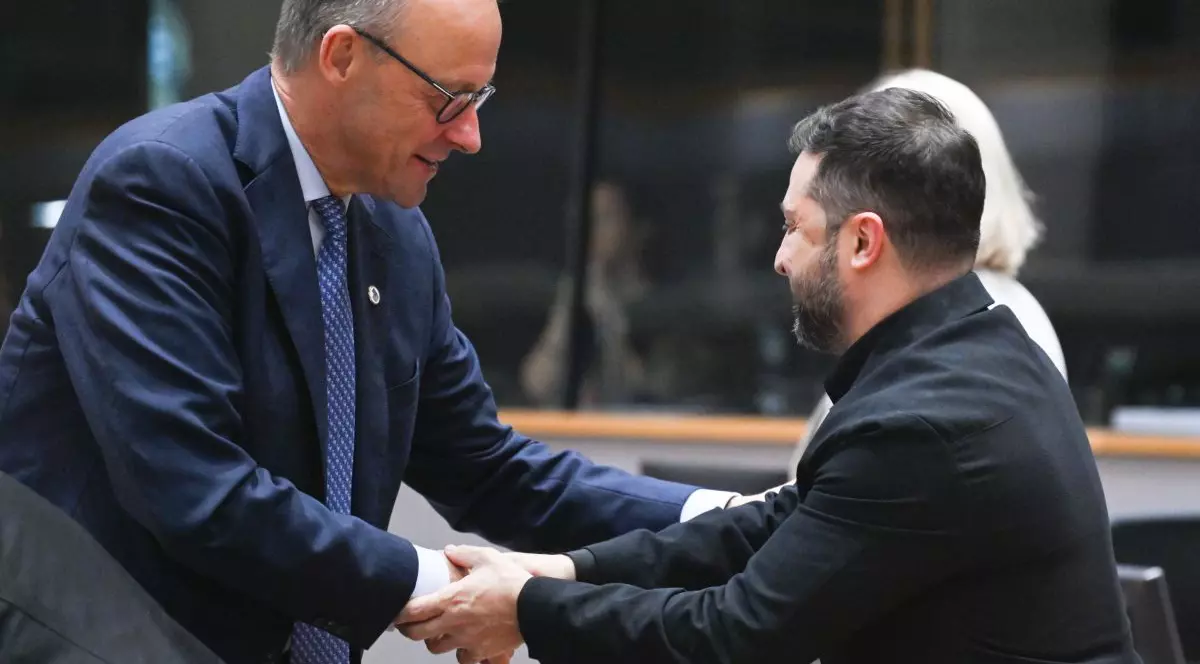 Friedrich Merz dă mâna cu Volodimir Zelenski, 23 octombrie 2025