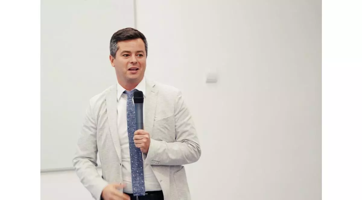 Tinerii trebuie să se gândească mai mult ca oricând la bătrânețe! Cât va reprezenta pensia, din ultimul salariu, în 2070