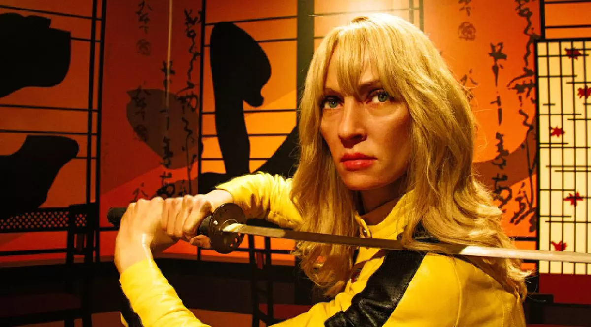 LOS ANGELES, SUA - 8 OCTOMBRIE 2015: Uma Thurman în rolul Miresei din Kill Bill la muzeul de ceară Madame Tussauds Hollywood.