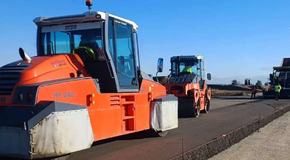 Autostr&#259;zile intr&#259; &icirc;n &#537;antier &icirc;n 2026. Regiunile &icirc;n care se vor c&#259;uta peste 20.000 de muncitori