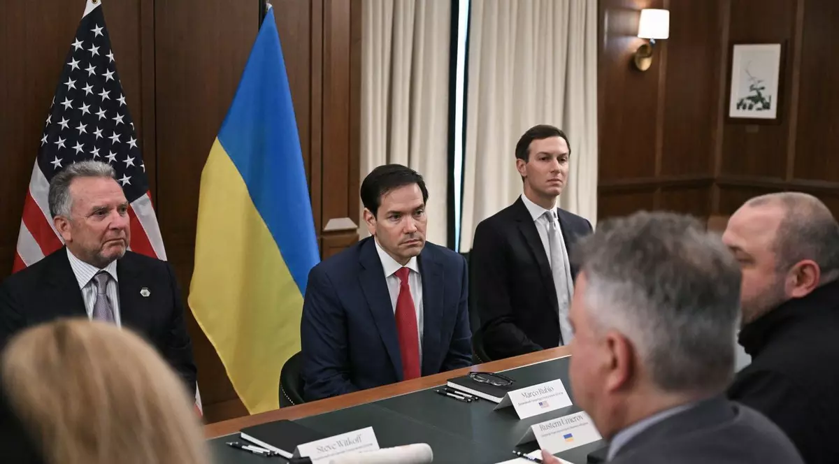Marco Rubio (în centrul imaginii), însoțit de Steve Witkoff (în dreapta lui) și Jared Kushner la întâlnirea cu delegația ucraineană condusă de Rustem Umerov Foto: Profimedia