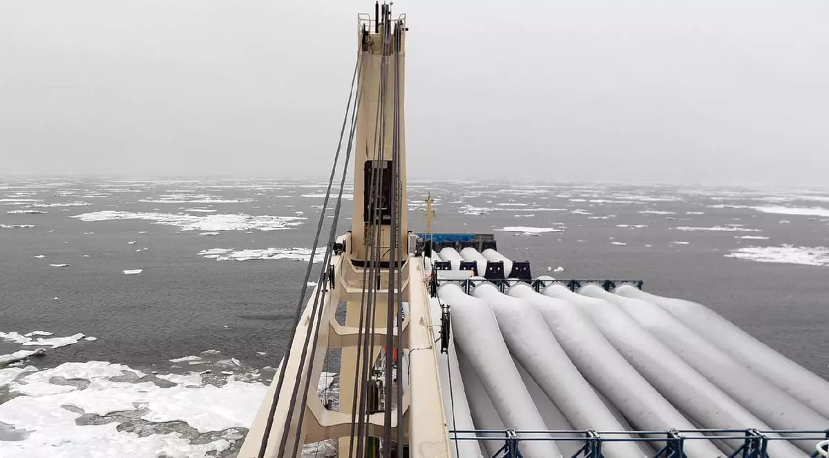 O navă chinezească navighează printre ghețari pe Drumul Mătăsii Polar, planul B al Chinei pentru comerțul global