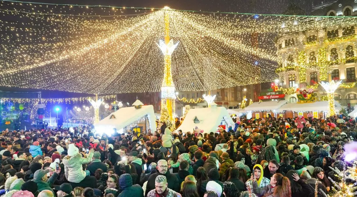 Peste 100.000 de oameni au fost la deschiderea Târgului de Crăciun din Craiova
