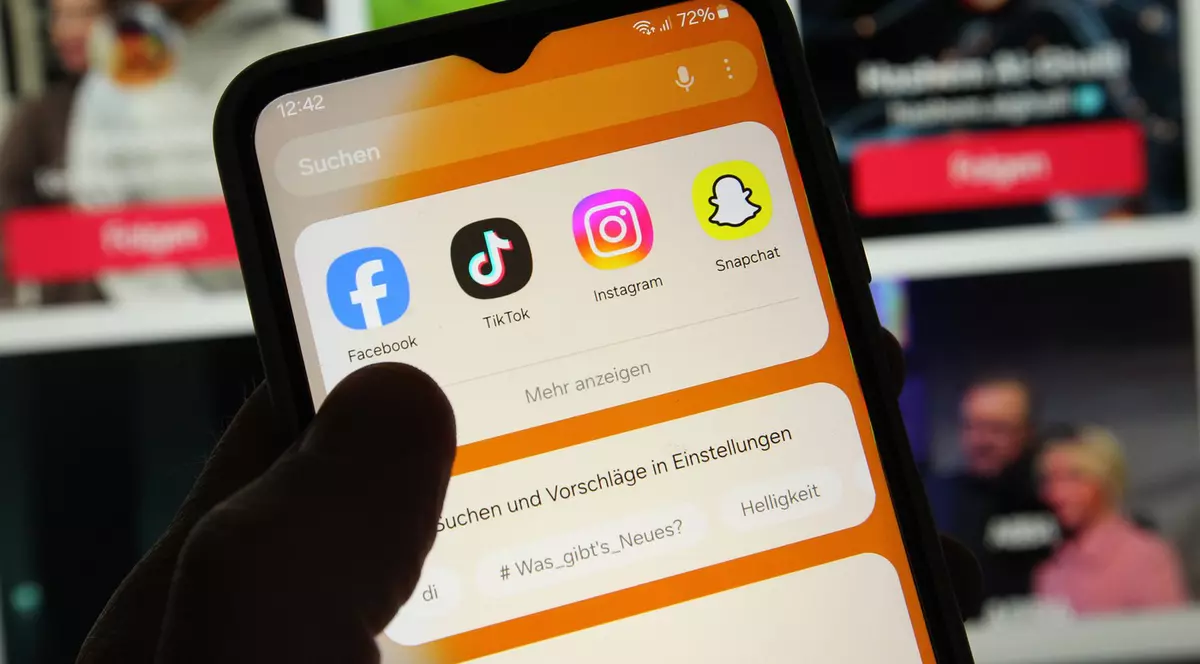 Facebook, Instagram, Tiktok, Snapchat pe un smartphone