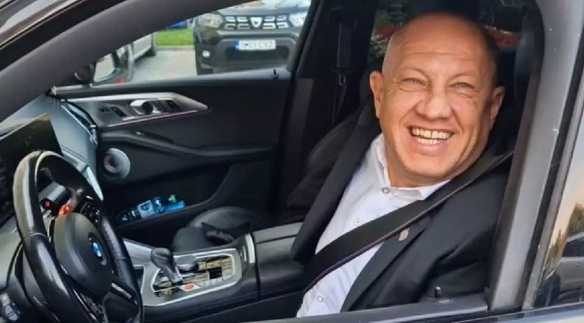 Deputatul PSD de Cluj Răzvan Ciortea aflat la volanul unui BMW