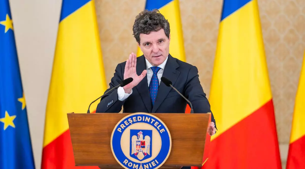 Președintele român Nicușor Dan se adresează presei în cadrul unei conferințe de presă la Palatul Cotroceni, pe 12 noiembrie 2025