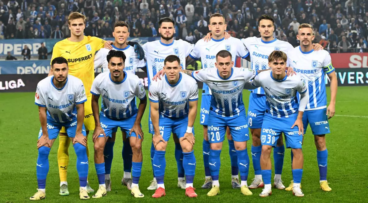 Fotbalistii craioveni la o fotografie de grup realizata inaintea meciului dintre Universitatea Craiova si Rapid Bucuresti, contand pentru Superliga Superbet, desfasurat pe Stadionul Ion Oblemenco din Craiova, duminica 2 noiembrie 2025. © FOTO:Razvan Pasarica/SPORT PICTURES