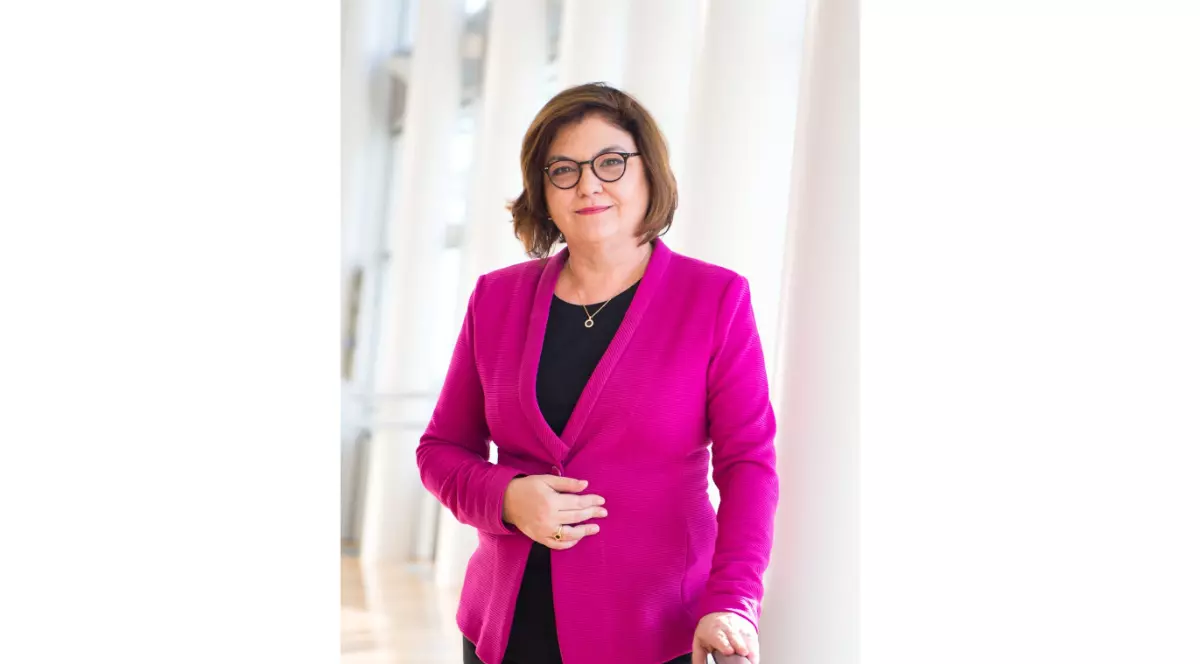 Adina Vălean, europarlamentar PNL, membru al Comisiei pentru piața internă și protecția consumatorilor (IMCO) și membru supleant al Comisiei pentru industrie, cercetare și energie (ITRE)