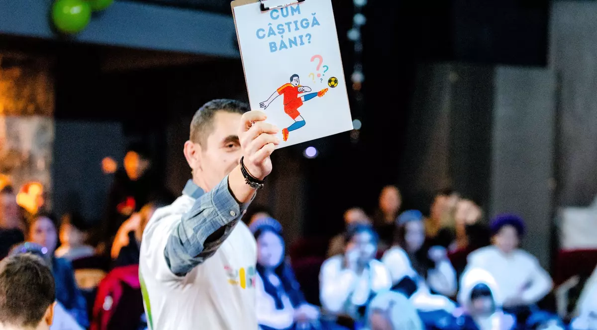 În prag de sărbători, ArtFinEdu aduce educația financiară mai aproape de familiile monoparentale prin teatru și activități creative