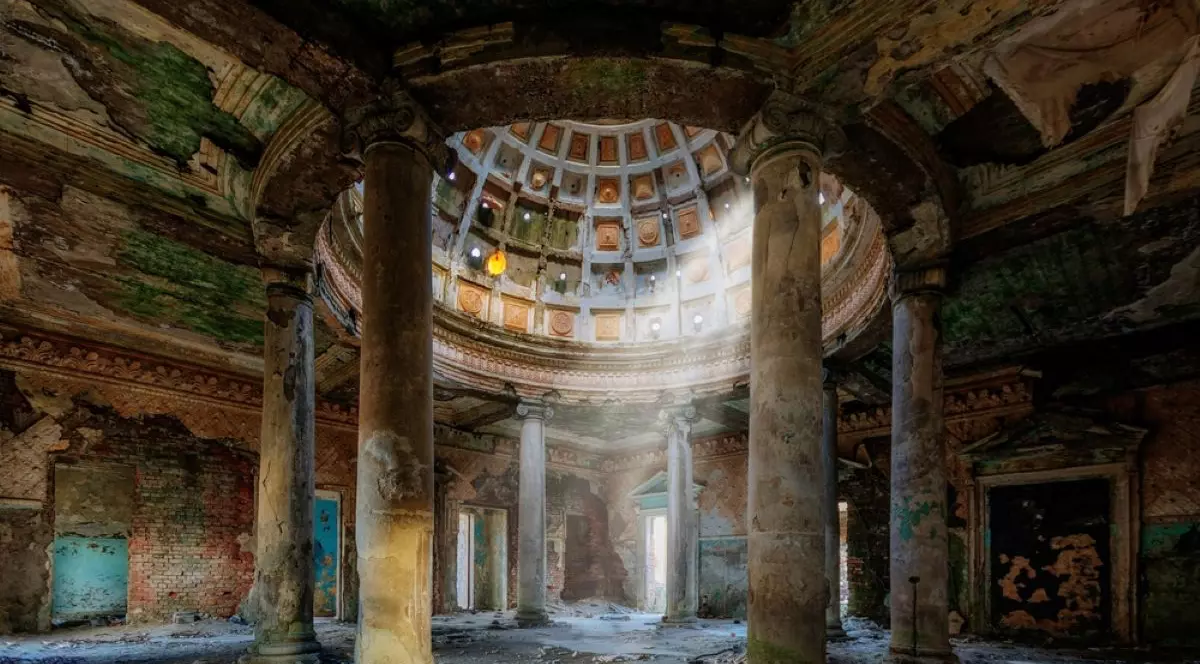 Ce înseamnă când visezi ruină