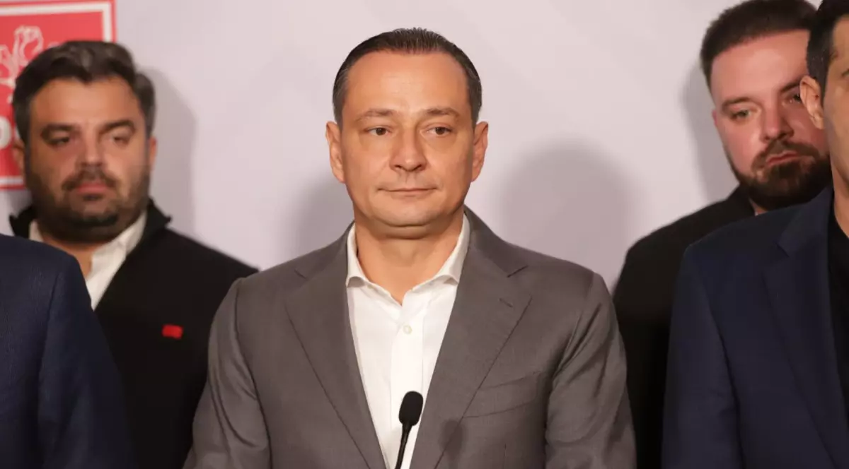 Daniel Băluță, la alegerile pentru Primăria București, în timpul declarațiilor de presă făcute în fața sediului PSD