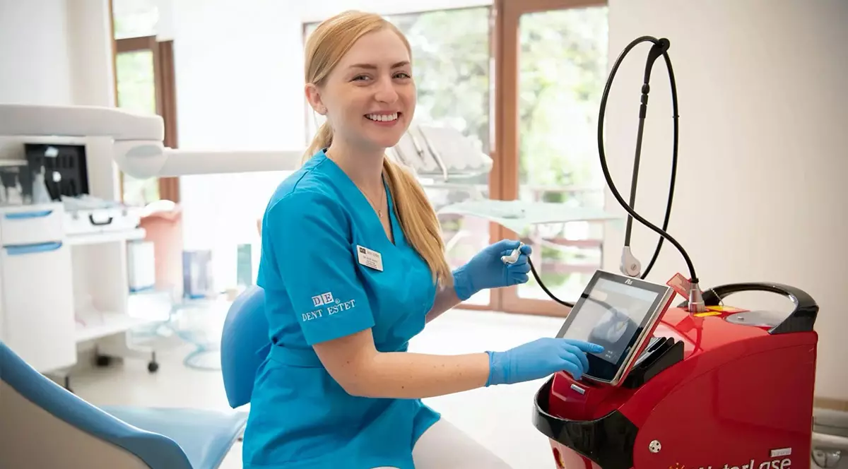 Dr. Diana Gutiu, medic stomatolog specialist paradontologie DENT ESTET
