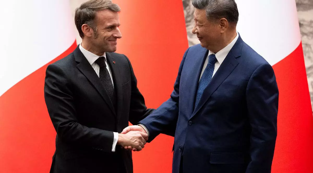 Președintele Emmanuel Macron și Xi Jinping, președintele Chinei, în timpul conferinței de presă comune a președintelui Republicii Franceze și a președintelui Chinei, la Marea Sală a Poporului din Beijing, pe 4 decembrie 2025.