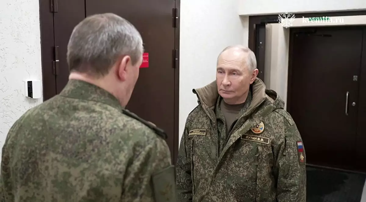 Kremlinul îl prezintă pe Vladimir Putin într-un presupus centru de comandă Foto: Profimedia