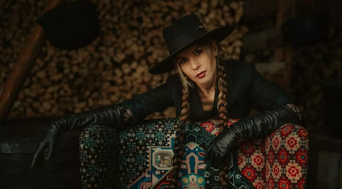 Oana Vlădilă a lansat colecția „Origini” și a vorbit despre amenajarea caselor în perioada sărbătorilor de iarnă